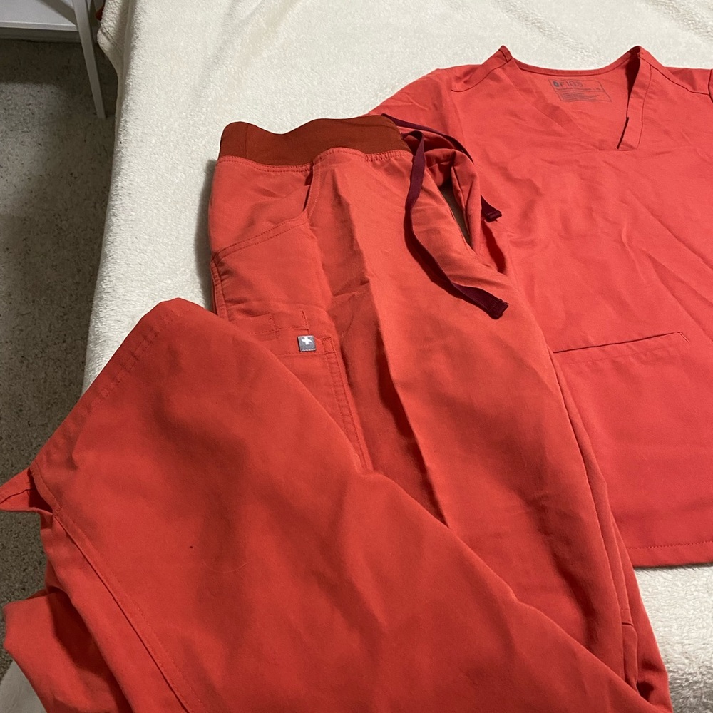 Figs women’s scrubs